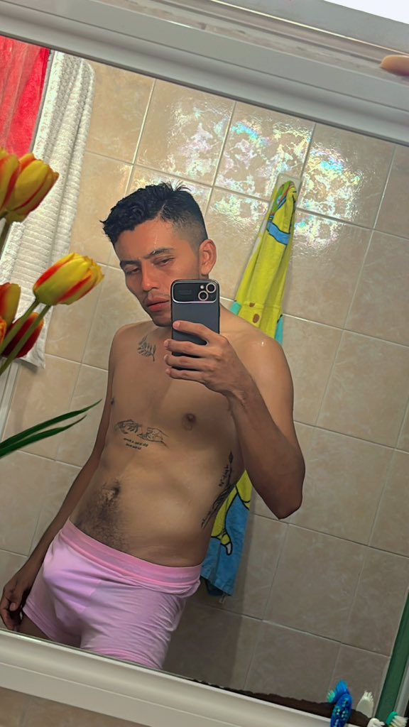 adolfo_aban's tweet photo. Plan para hoy 🥵🥵 https://t.co/HkCAXGz1jg