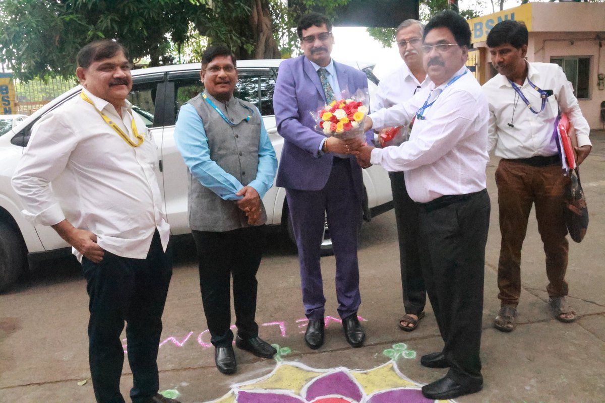 BSNL_CHTD's tweet photo. CMD-BSNL Shri Ravi A Robert Jerard visited Chennai on 20th July 2024 to review the performance of Chennai Telephones, Tamil Nadu Circle and CNTX-South. The CMD also informed that BSNL is going to complete of 60, 000 4G sites by September 2024 and 75, 000 4G sites by October 2024. https://t.co/ji5JYlXMZz
