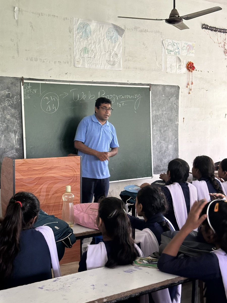madhukar_singh's tweet photo. Rajpur High School. It was wonderful interaction with students of 10th. Discuss about some of the perspectives of Programming. #Bihar #Jansuraaj #Rajpur #HighSchool https://t.co/7F4KvFA5Hb