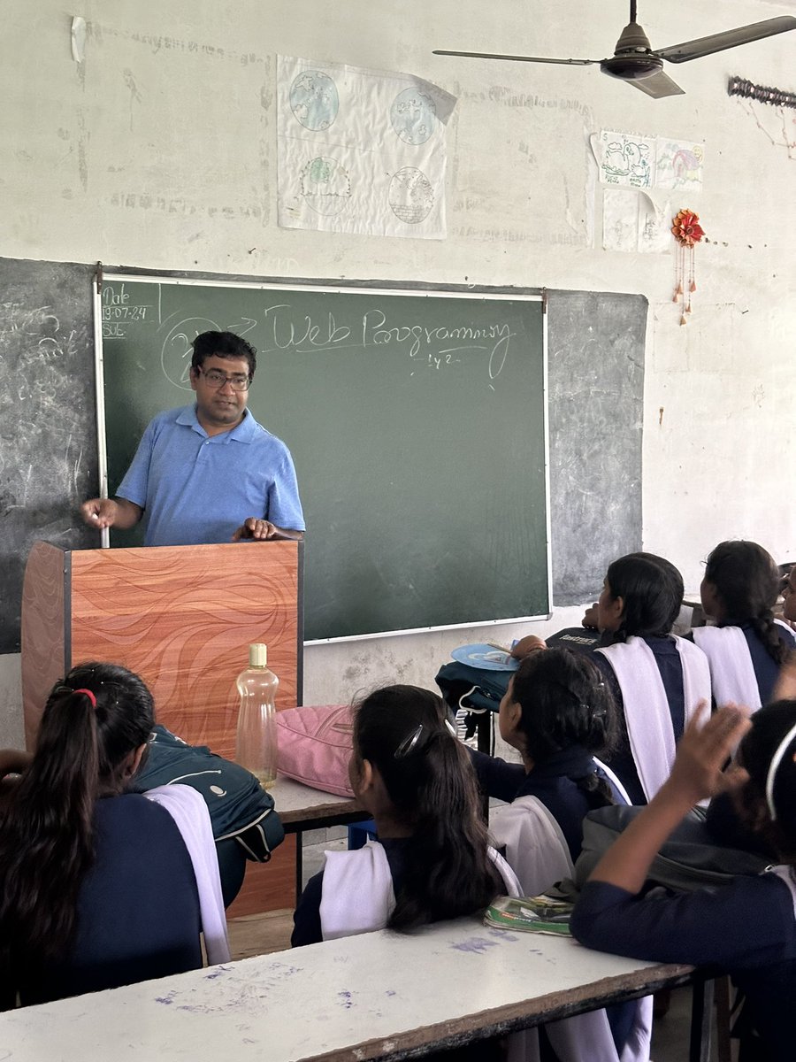 madhukar_singh's tweet photo. Rajpur High School. It was wonderful interaction with students of 10th. Discuss about some of the perspectives of Programming. #Bihar #Jansuraaj #Rajpur #HighSchool https://t.co/7F4KvFA5Hb
