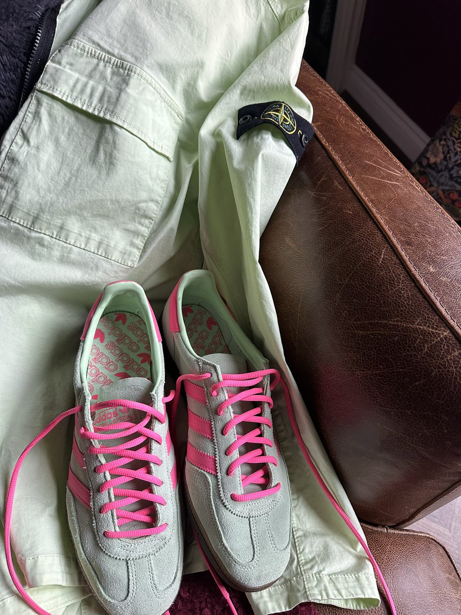 TheModCricketer's tweet photo. @adiFamily_ todays combo for the boozer #3Stripes https://t.co/tKlhaOFhu7