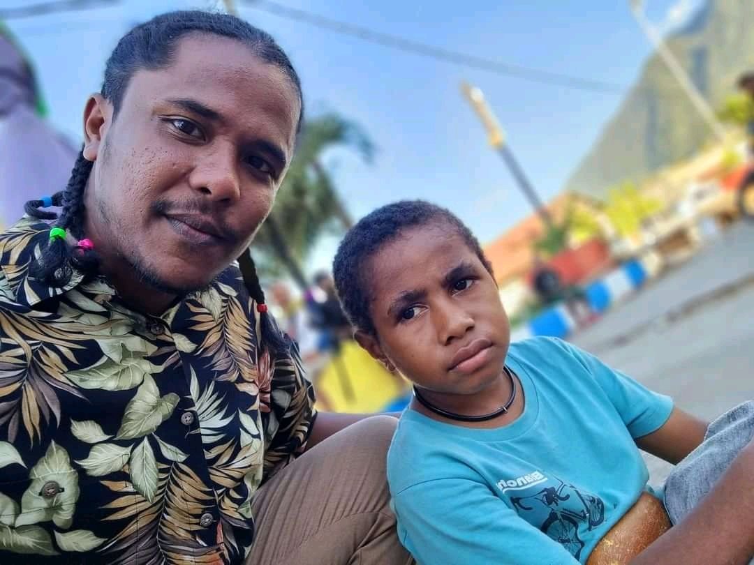 kabakmaich's tweet photo. Kaka @abdurarsyad  lapor, Kaka @MamatAlkatiri  sedang Berada di Papua🤣🤣
Tolong lapor ke KK @ariekeriting https://t.co/kux8tIkAAW