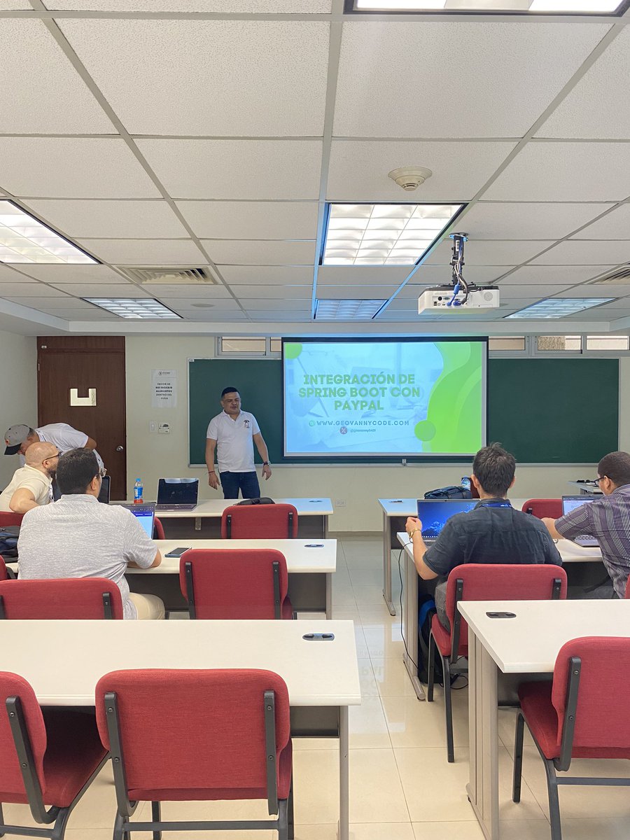 En el workshop de <a href="/jconfdominicana/">JConfDominicana</a> hablando acerca de la integración de #SpringBoot con #paypal