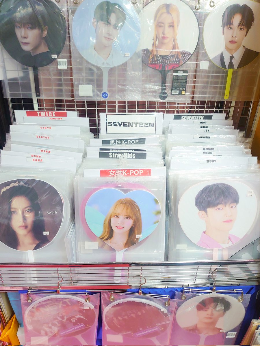 TWICE K-POP公式グッズ販売/買取のこちら原宿店、よろしければ是非是非