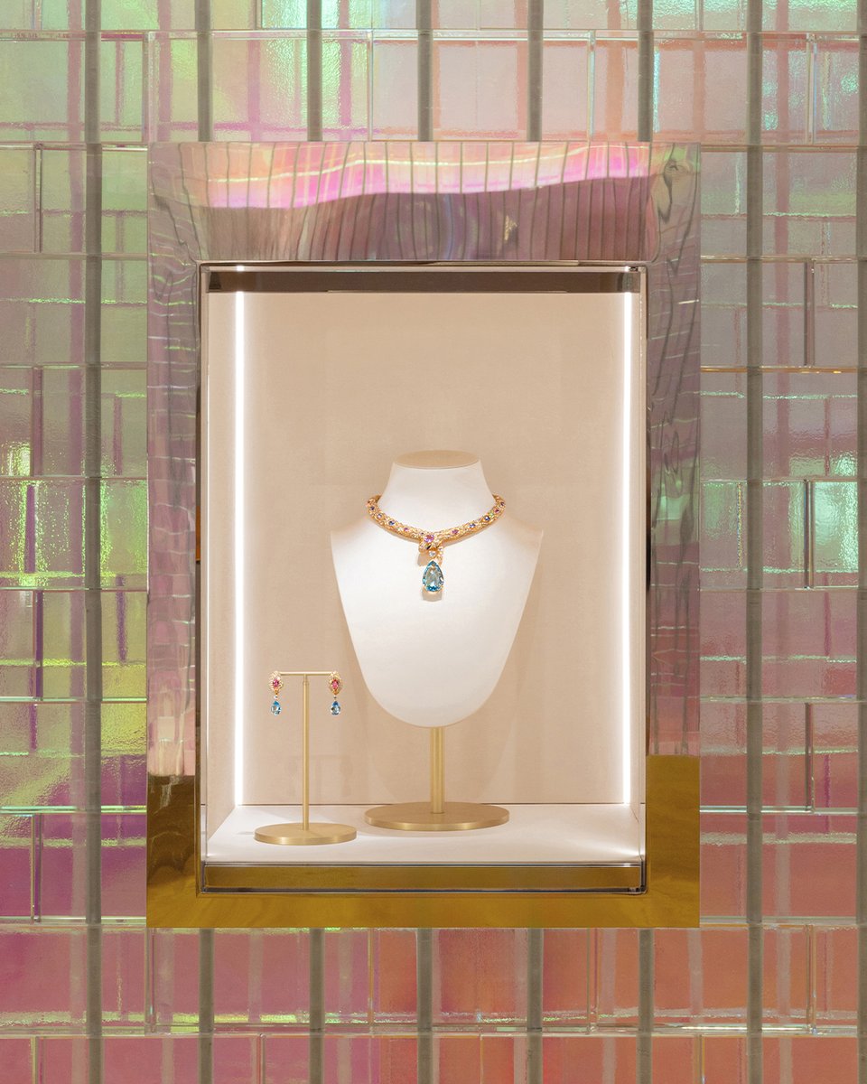 Bulgariofficial's tweet photo. Experience the immersive Serpenti Factory exhibition, celebrating 75 years of the iconic serpent, at the Genesis Art Gallery in Beijing.
#Bvlgari #BvlgariJewelry #Serpenti #Serpenti75 #SerpentiFactory https://t.co/LH9FMMv389