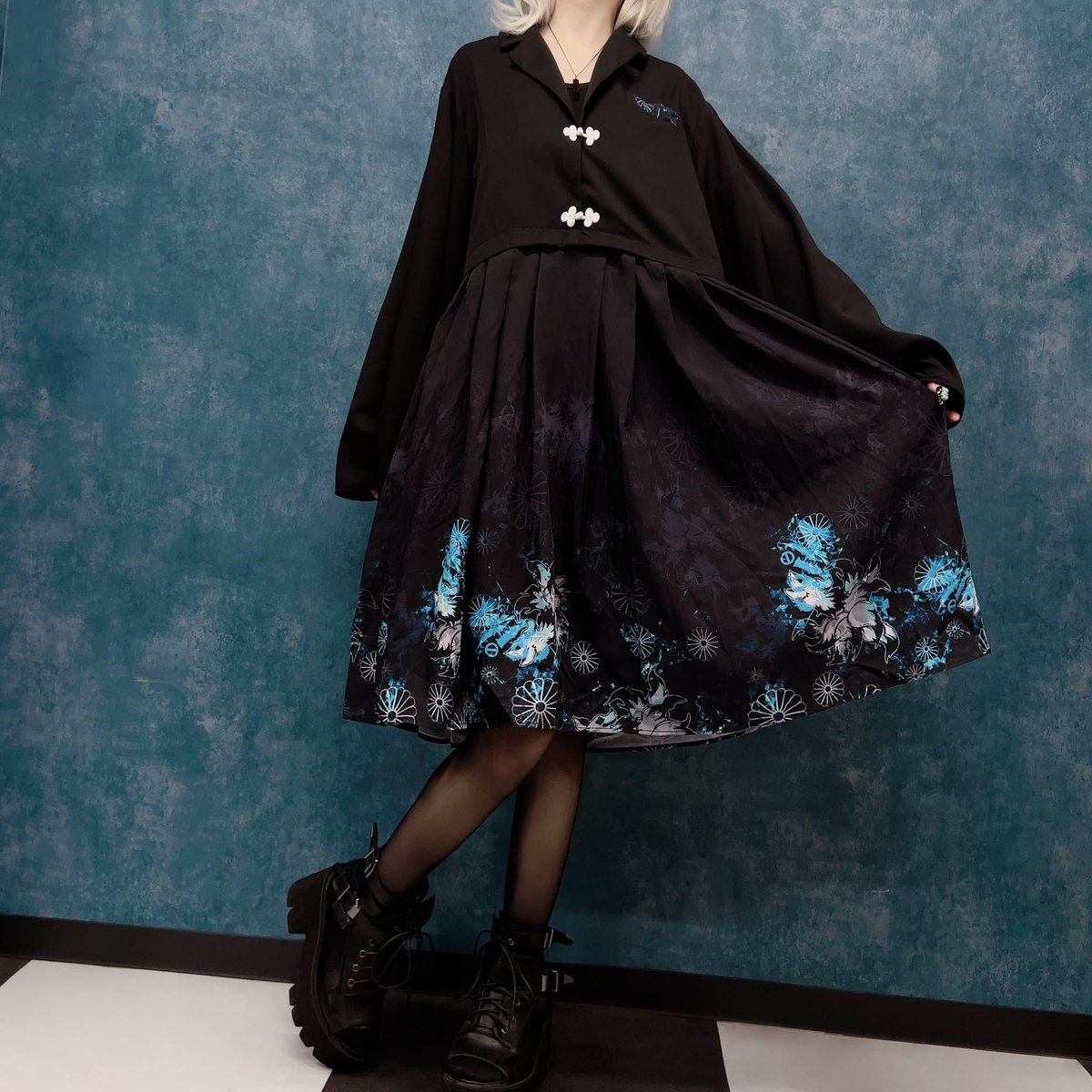 NieR_tokyo's tweet photo. 🎁短���プレゼント企画🎁

着物風袖3POCKET 
FRONT CHINA DRESS【和柄九尾】

🎁3名様にプレゼント🎁

◼応募方法
フォロー(@NieR_tokyo) &amp; リポスト
◼締切〆  7月24日24時

レディースアイテムです。

※鍵垢の方も対象内です。

是非ご参加ください🙇‍♂️🙇‍♀️ https://t.co/41a2YnFn9O