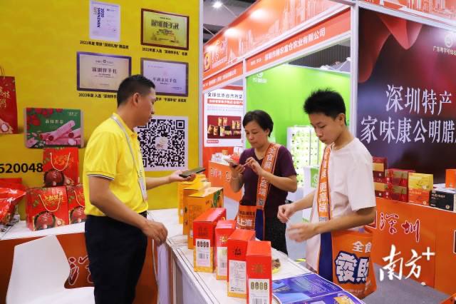 lovechaozhou's tweet photo. 10 Shenzhen enterprise has participated in the 2nd China Guangdong (#Chaozhou) #Specialty Food Industry Conference during July 16th to 18th.🎉 It is reported that each of these ten enterprises is expected to secure over 60 clients, and already signed on-site intention orders ranging from 200,000 to 500,000 RMB. 😍