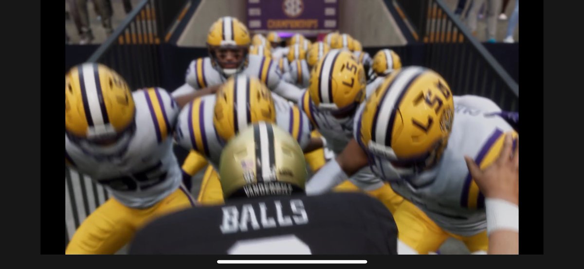 TitanCole2's tweet photo. When your road to glory elite player tell you to transfer without telling you to transfer… 🤣🤣😭 @EASPORTSCollege https://t.co/DzuL9sXW1V