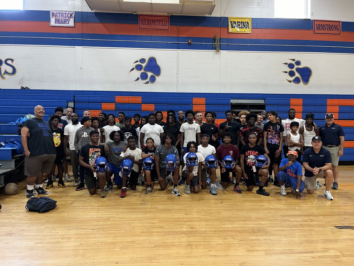 Cover1nonprofit's tweet photo. Great day this week w/ @AHSSportsRVA 🏈 with Coach Pruitt, great coaches, and hard working student athletes.  We were able to support with some new helmets for the team.  Thanks to our donors, and best of luck to Wildcats 🏈 this season! https://t.co/VogmsGKdYZ