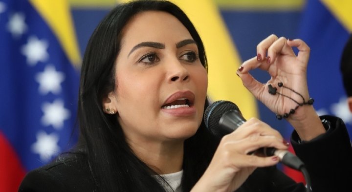 VenteMariaCM32's tweet photo. 📣URGENTE: Designada Delsa Solorzano como testigo principal ante el CNE...¡SABROOOSOOOO! Olvidense de trampas caballero, VAMOS A GANAR!!! RT RT RT RUEDALOOOO 🎉🎉🎉 https://t.co/rFHRmsTx0H