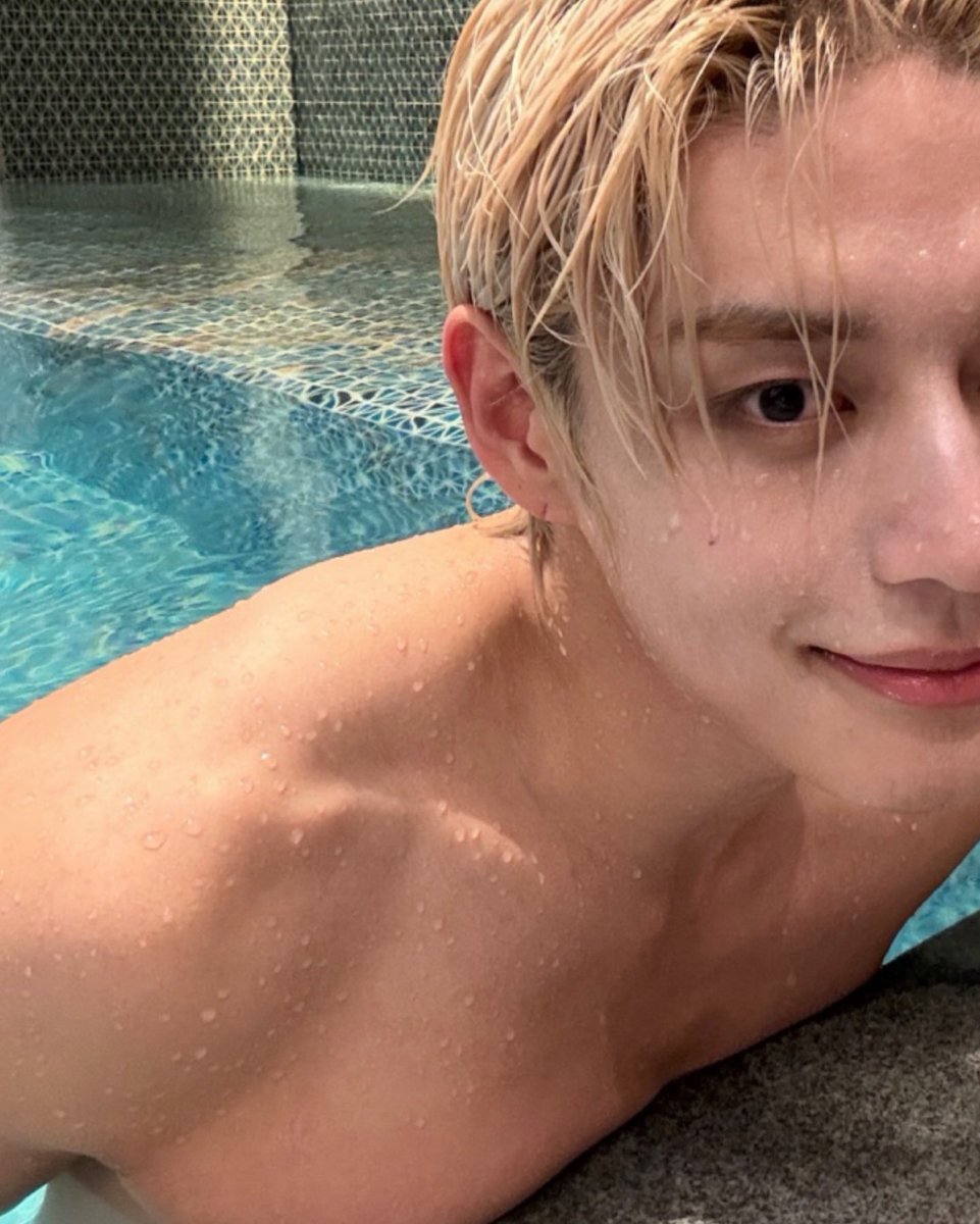 HELLO MORE JIWOONG POOL PICS?!?