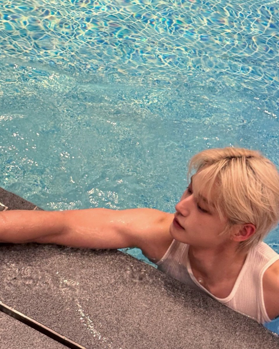 jiwoongiez's tweet photo. HELLO MORE JIWOONG POOL PICS?!? https://t.co/nzwLX4oMr4