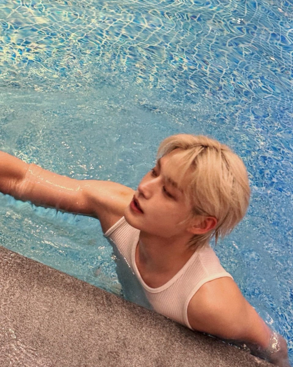 jiwoongiez's tweet photo. HELLO MORE JIWOONG POOL PICS?!? https://t.co/nzwLX4oMr4