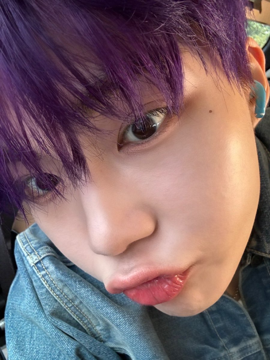 입술쮸 내미는 거뉴기
              2023                               2024