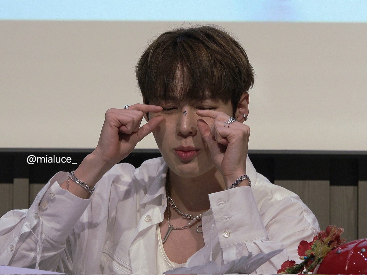 240720 케타포 대면팬싸
렌즈가..~ 오쪼구.. 웅냥냥..

#하성운