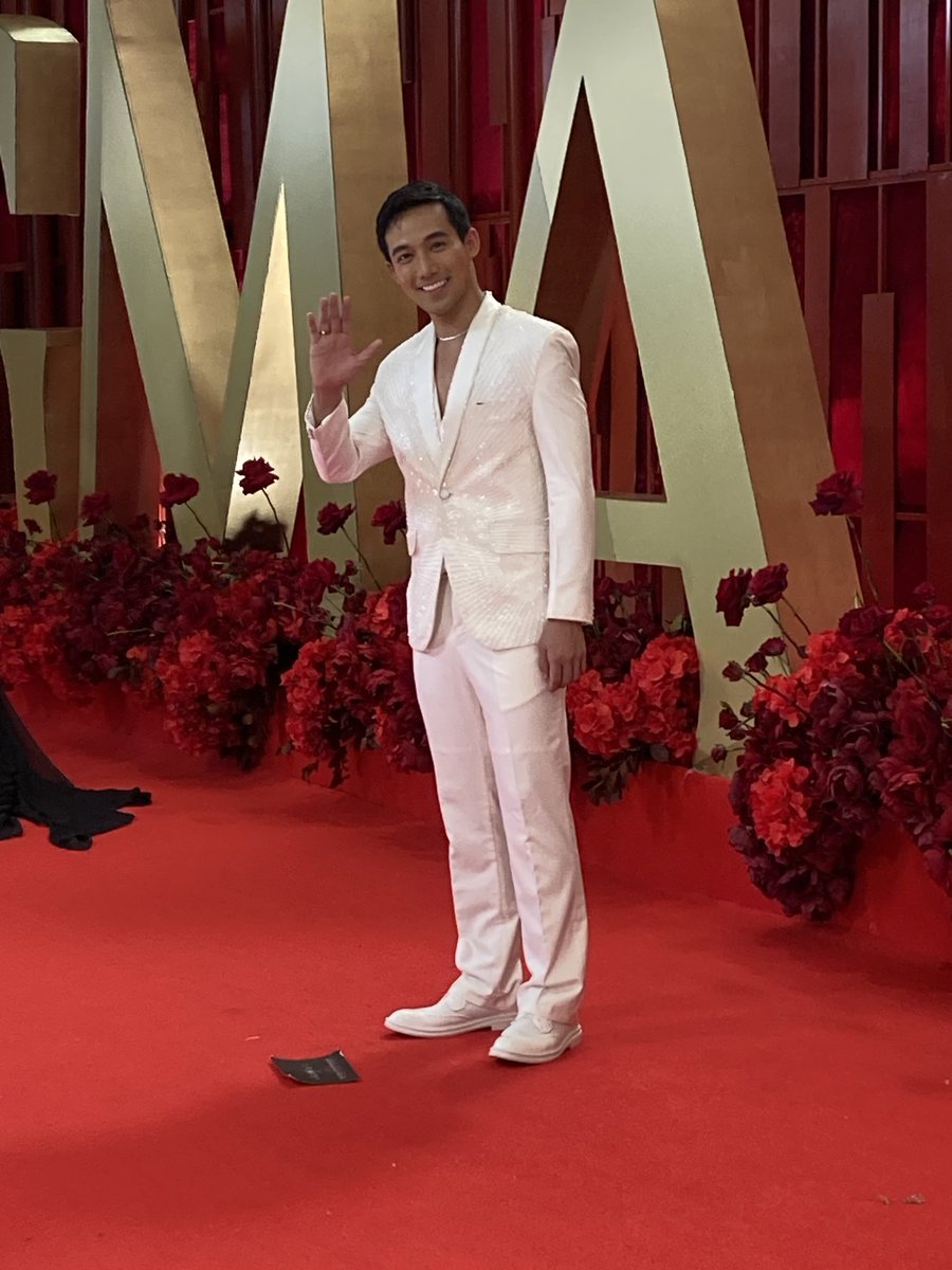 Ken Chan looks so handsome in white! 

#KenChan #VillagePipolxGMAGala2024  #VillagePipolxGMAGala #GMAGala2024 #VillagePipol