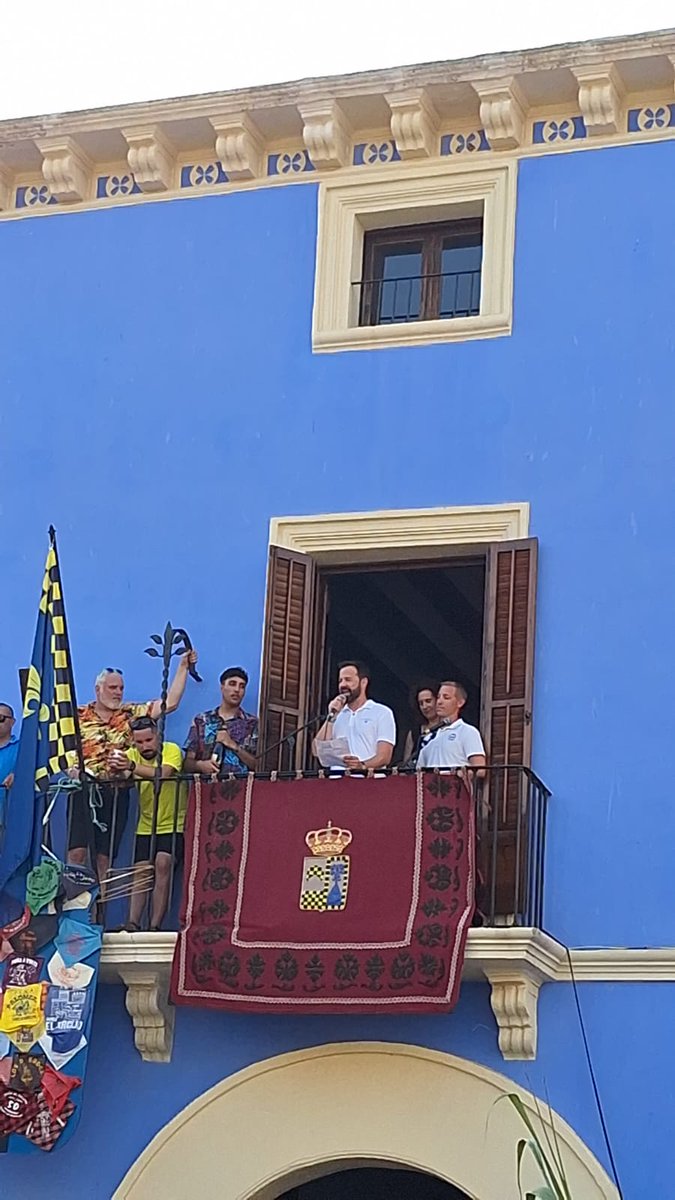 Es un honor inmenso que reconozcan tu labor docente nombrándome pregonero, y aún más gratificante en este momento de cambio, llevando conmigo el orgullo de este pueblo.

<a href="/GobAragon/">Gobierno de Aragón</a> <a href="/InnovaEducAr/">InnovaEducAr</a>