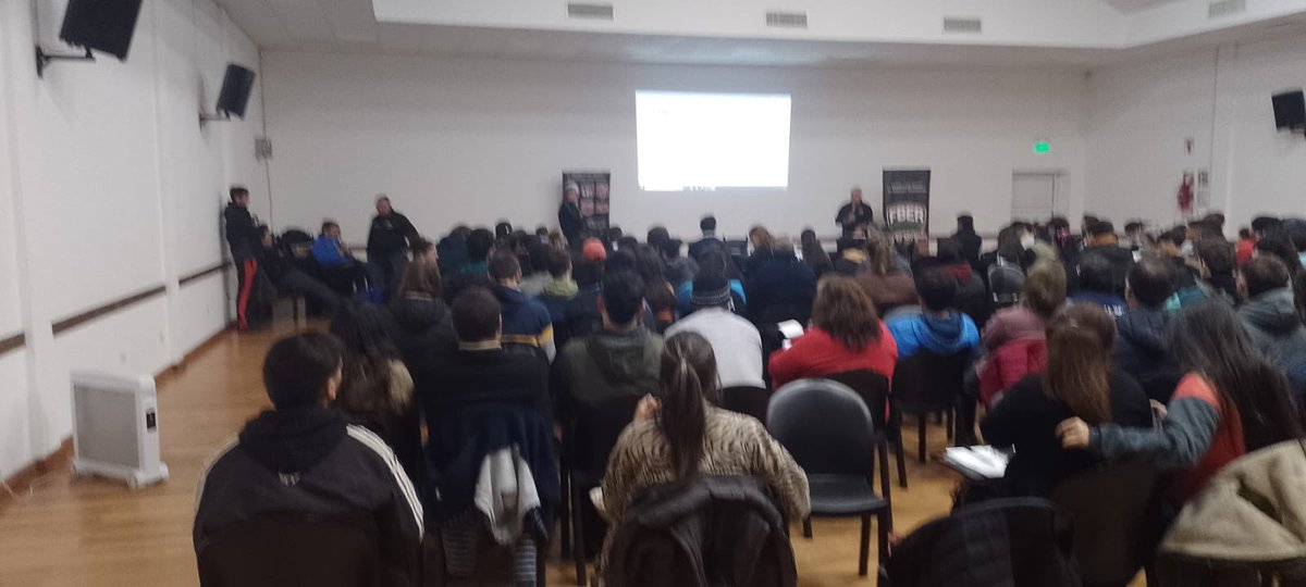 PrensaFeber's tweet photo. ➡️🏀 Con una gran convocatoria, la Federación de Básquet y la Comisión Técnica están realizando en la localidad de Villaguay el curso de Oficiales de Mesa, el cual será obligatorio para poder cumplir dicha función en el próximo Torneo Provincial de Clubes Mayores. https://t.co/TJ35sD5ROi