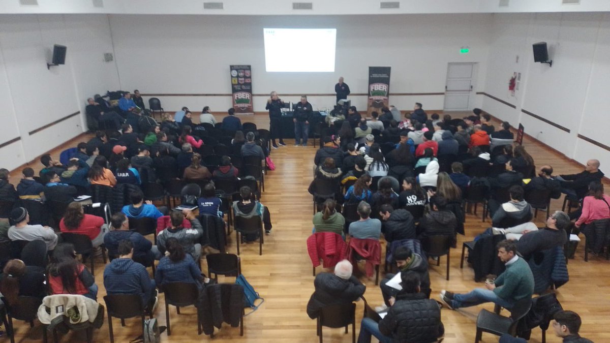 PrensaFeber's tweet photo. ➡️🏀 Con una gran convocatoria, la Federación de Básquet y la Comisión Técnica están realizando en la localidad de Villaguay el curso de Oficiales de Mesa, el cual será obligatorio para poder cumplir dicha función en el próximo Torneo Provincial de Clubes Mayores. https://t.co/TJ35sD5ROi