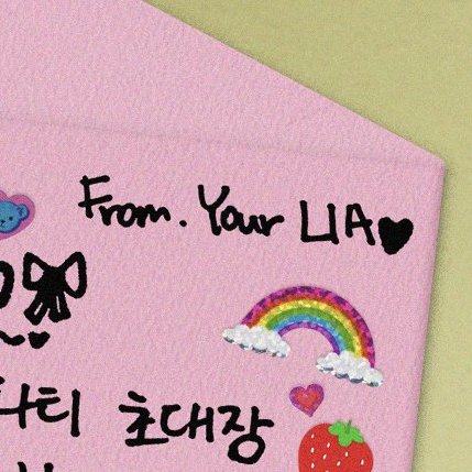 CJSGLOBAL's tweet photo. WE'RE GETTING A LIA LIVE!!!!! 😭 "From. Your LIA" 😭😭 https://t.co/vF4sXaMbkk