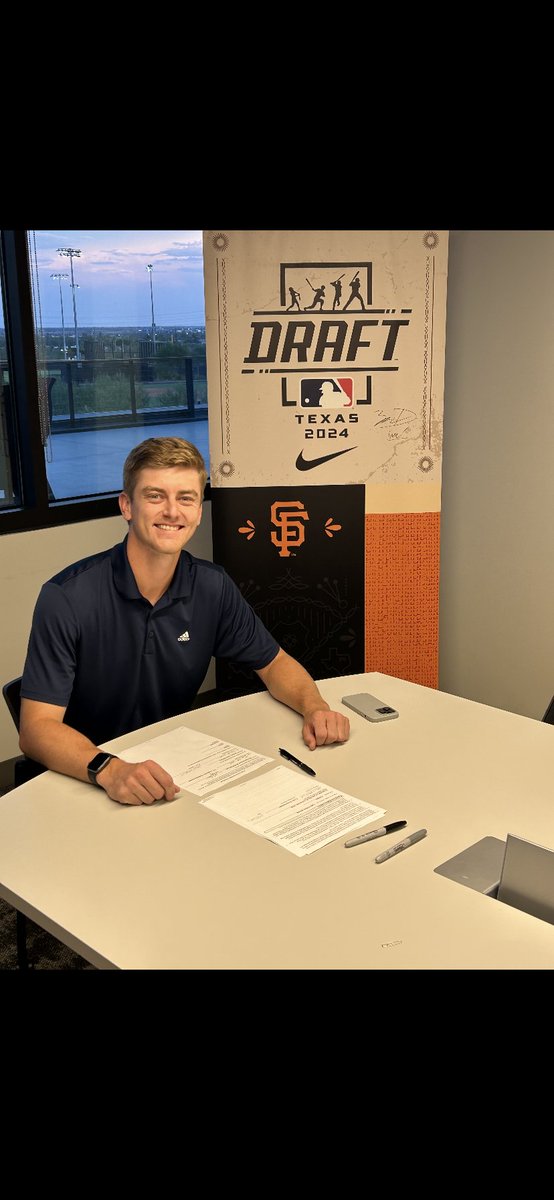 BlueHoseBSB's tweet photo. McDaniel becomes a 𝐆𝐈𝐀𝐍𝐓! 🖊

🗞 - https://t.co/yJQdbLFwNL

#GoBlueHose | #HoseInThePros https://t.co/CJa4LJRevk