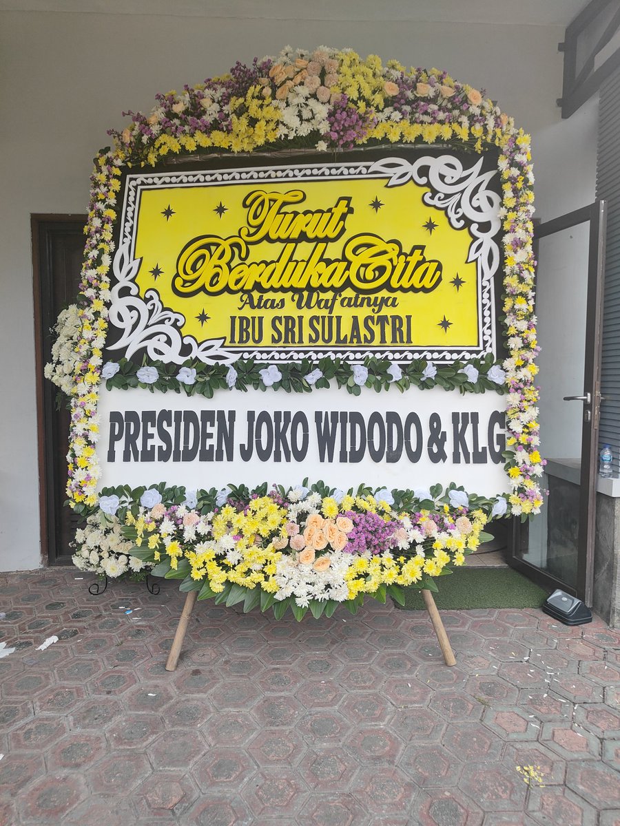 budimandjatmiko's tweet photo. Terimakasih untuk ...atas rasa empati dan bersedia berbagi rasa duka atas kepergian ibu &amp; mata air kehidupan saya, ibu Sri Sulastri...🙏🙏

@jokowi https://t.co/CgAMUCyI1s