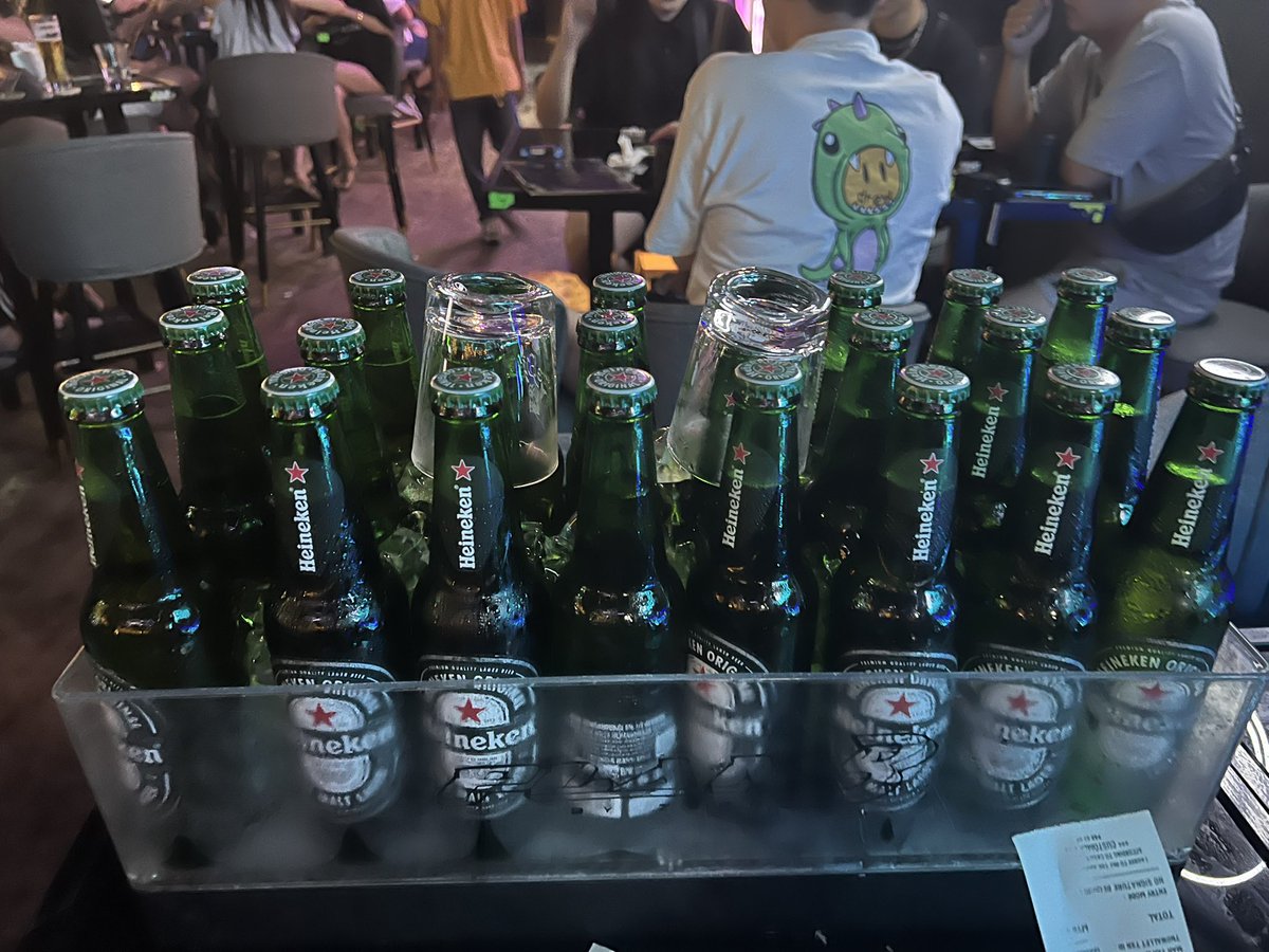 一杯喝不够干脆喝一箱🤣🤣🤣