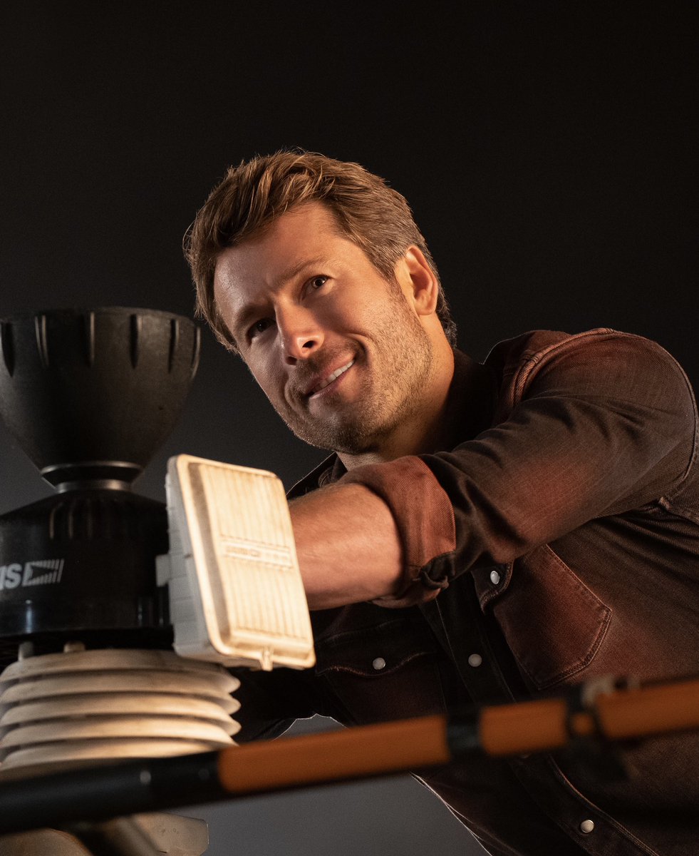 DiscussingFilm's tweet photo. Glen Powell says “movies are my love language”

“I always asked my parents to stay in the movie theater all day during the summer. I love summers because I love summer blockbusters... I feel like I’m getting a chance to do the thing I’ve always wanted to do”

(Source: https://t.co/nP2MMs47sf)