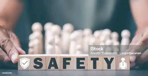 globheart237's tweet photo. 🚨Pour  dire à dieu aux ACCIDENTS 🚨
1. Éviter les risques ;
2. Évaluer les risques qui ne peuvent pas être évités ;
3. Combattre les risques à la source ;
4. Planifier la prévention. Ces principes constituent les fondements des mesures préventives mises en oeuvre par l'employeur https://t.co/rDbyVJ0La6