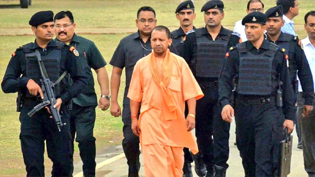 NewsAlgebraIND's tweet photo. 🚨 Senior Journalist Rubika Liyaquat slams people criticising Yogi Govt for Kanwar Yatra Order.

She said "This law was made in 2006 itself during Manmohan Singh Govt. UPA order is now being strictly followed"🔥

"Why there is uproar ? Only name has been asked!! In 2011, rules were made that all dhaba and restaurant owners will have to put their name and license number in CAPITAL letters"

"Why some have worn their Secular Glasses after 13 years?" - She asks