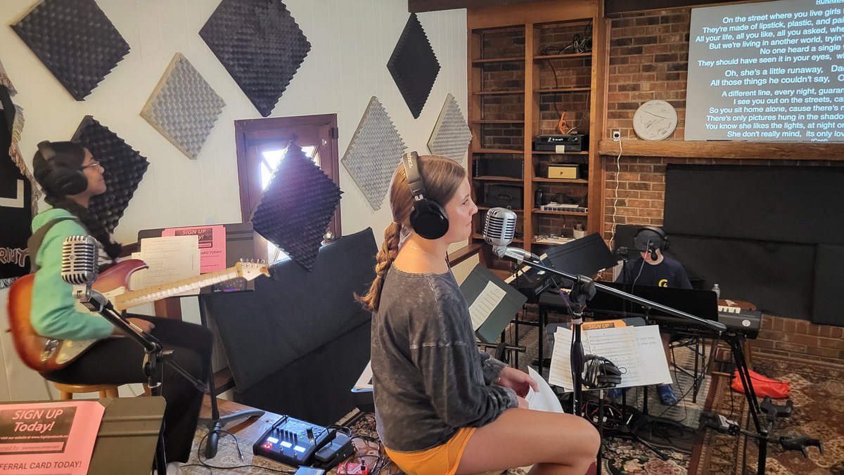 hnmgso07's tweet image. Today's the day! Join us for our student concert at 2!!! Our Rock campers have been working hard all week 💪! We're excited to conclude this year's Rock Camp!!!

#highlandnorthmusic #studentconcert #rockcamp #hnmevents #musicacademy #greensboromusic #nctriadmusic