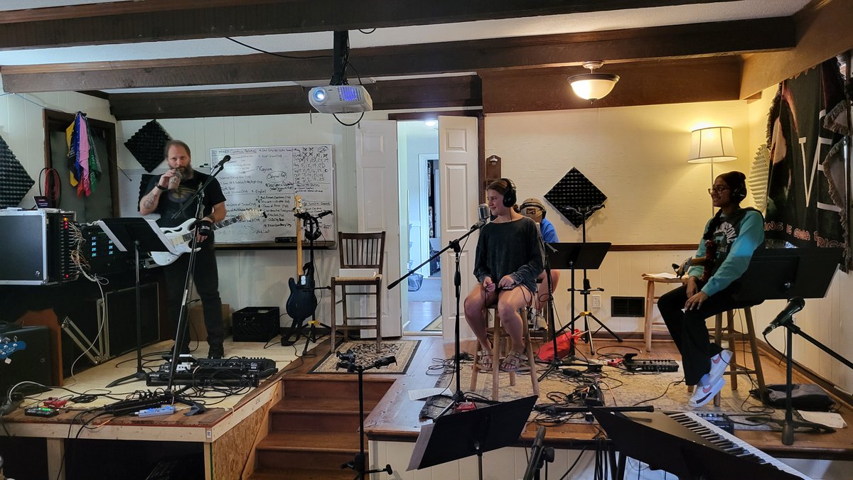 hnmgso07's tweet image. Today's the day! Join us for our student concert at 2!!! Our Rock campers have been working hard all week 💪! We're excited to conclude this year's Rock Camp!!!

#highlandnorthmusic #studentconcert #rockcamp #hnmevents #musicacademy #greensboromusic #nctriadmusic