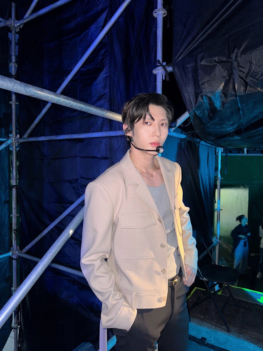OfficialJTW_LEO's tweet photo. [#JUNGTAEKWOON]

BEHIND📸
일요일을 맞이할 여러분들을 위한 선물✨

#정택운 #레오 #LEO https://t.co/HODdG0YgvI