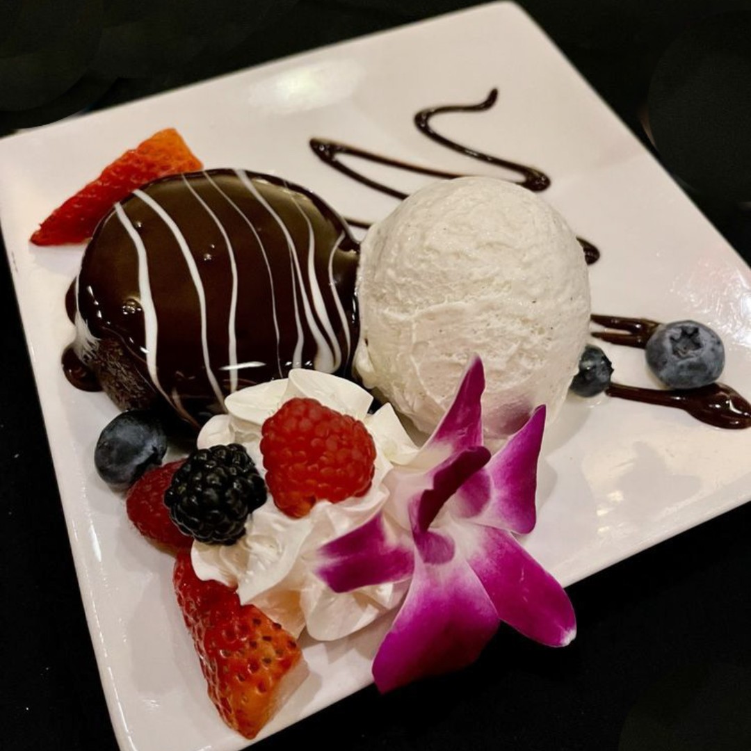 southpointlv's tweet photo. The Decadent Molten Chocolate Cake from Silverado Steak House is a dessert lover's dream come true! 🍫 💓 

Would you or someone you know indulge in this chocolatey delight? 🤩 https://t.co/g0GKawtyFV