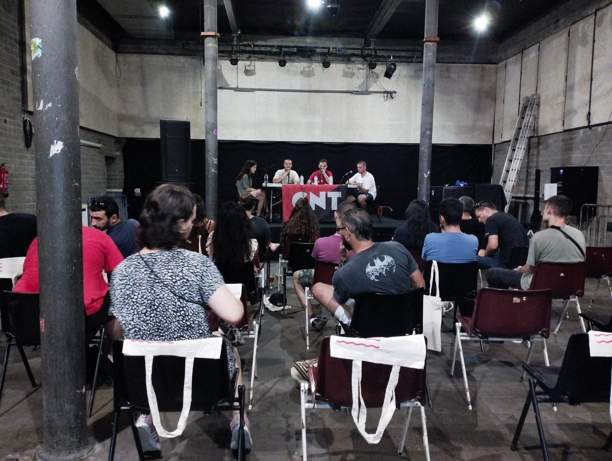 CNTManresa's tweet photo. Comença la taula rodona de la tarda de l'escola d'estiu de @CNTCatalunya 👌🏼📝 https://t.co/X9AOMWdgTf
