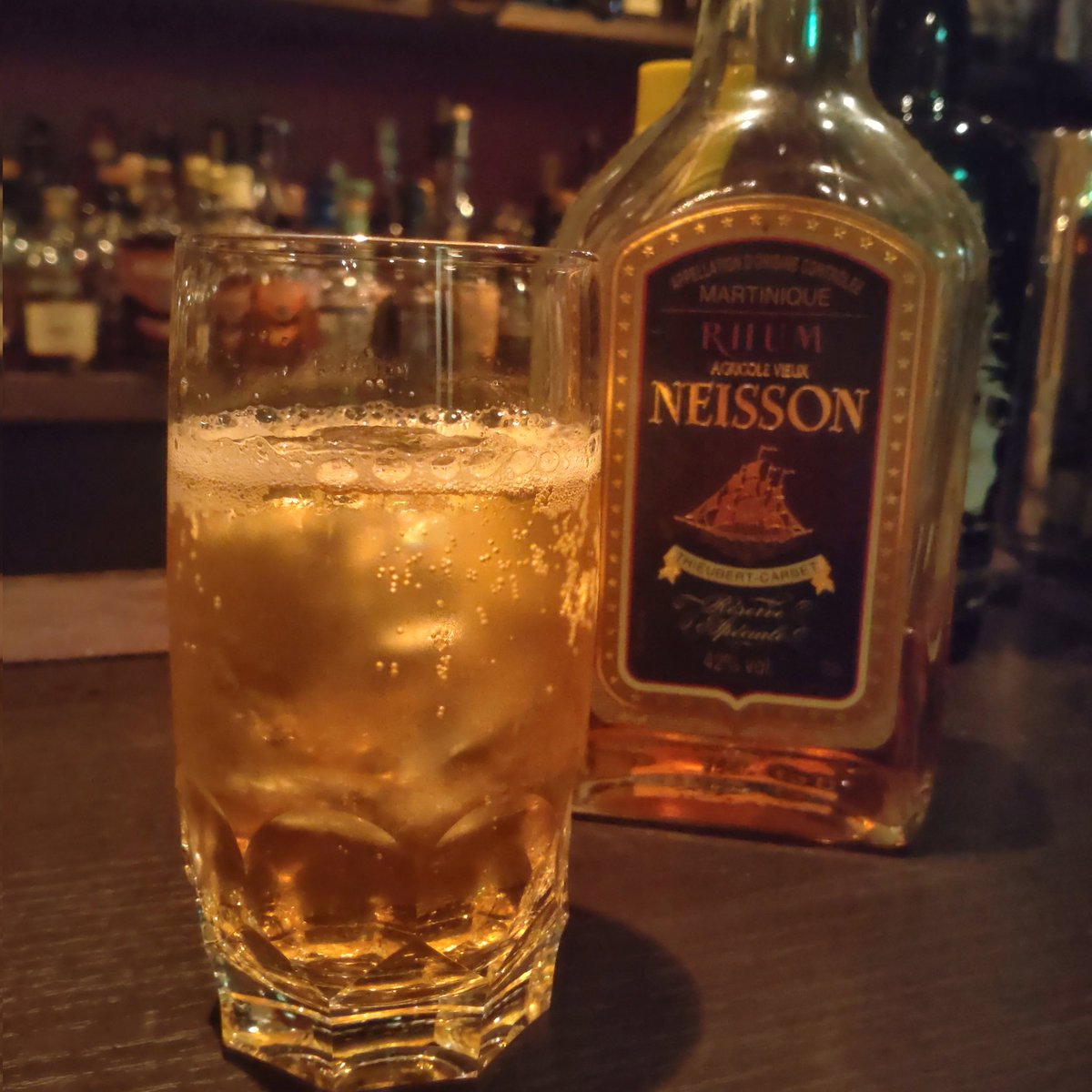 sancristobalkb's tweet photo. 1週間の締めくくりはネイソン レゼルブスペシャルのハイボール
思った以上に飲みごたえありますね
そしてストレートでは感じなかった甘み
美味しい
けど残り数杯分しかなさそう
#ラムハイボール #ラムハイ #ネイソン #neisson #martinique #マルティニーク https://t.co/sXK7XjJv0k