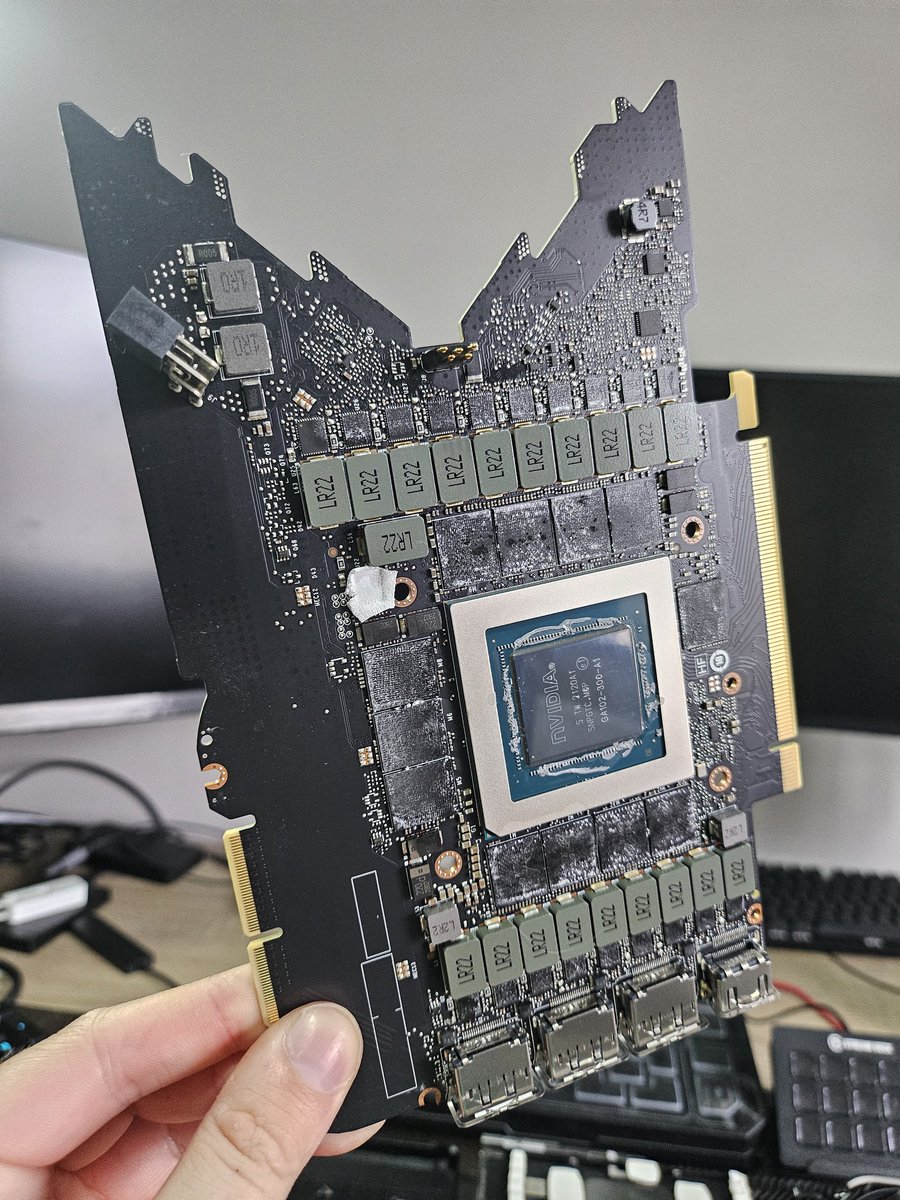 Giving my RTX 3090 a full thermal pad do-over. Noticed thermal temps where getting quite high and decided to freshen it up a little. So here's a very naked 3090