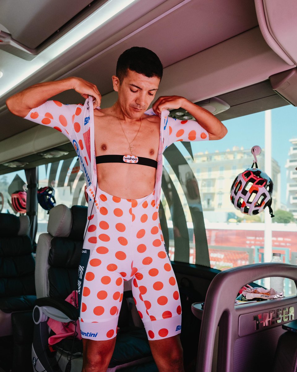 EFprocycling's tweet photo. Richie’s polka dot aura points?? +10000000

🔴⚪️🔴⚪️🔴

#tdf2024 https://t.co/A7h8xBv1Vt