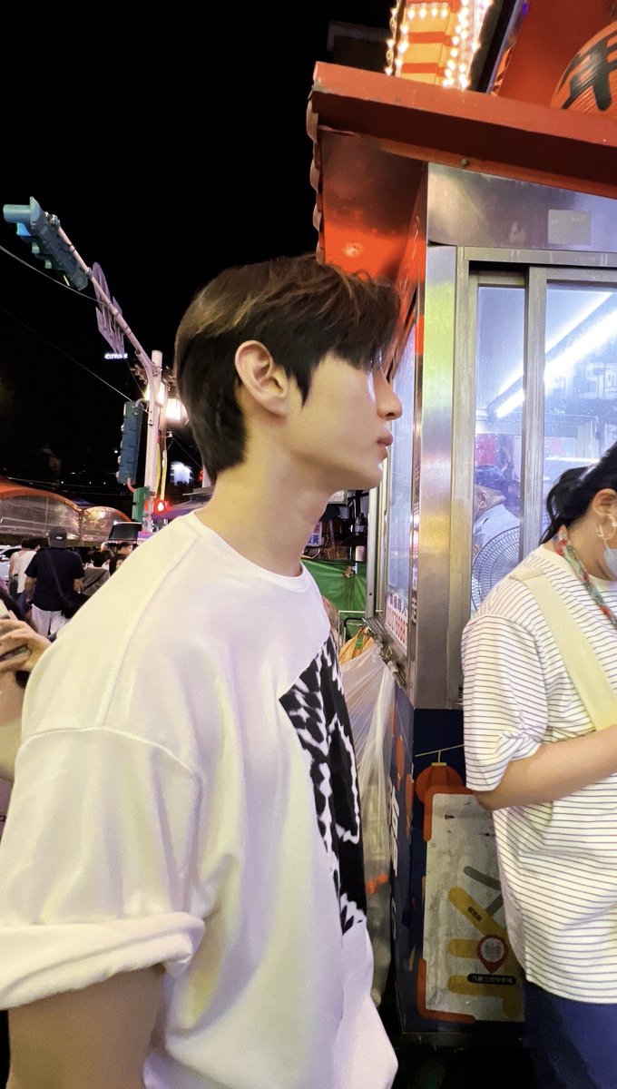 OfficialJTW_LEO's tweet photo. [#JUNGTAEKWOON]

BEHIND📸
여러분 행복한 밤 보내세요✨

#정택운 #레오 #LEO https://t.co/433p1vUCSx