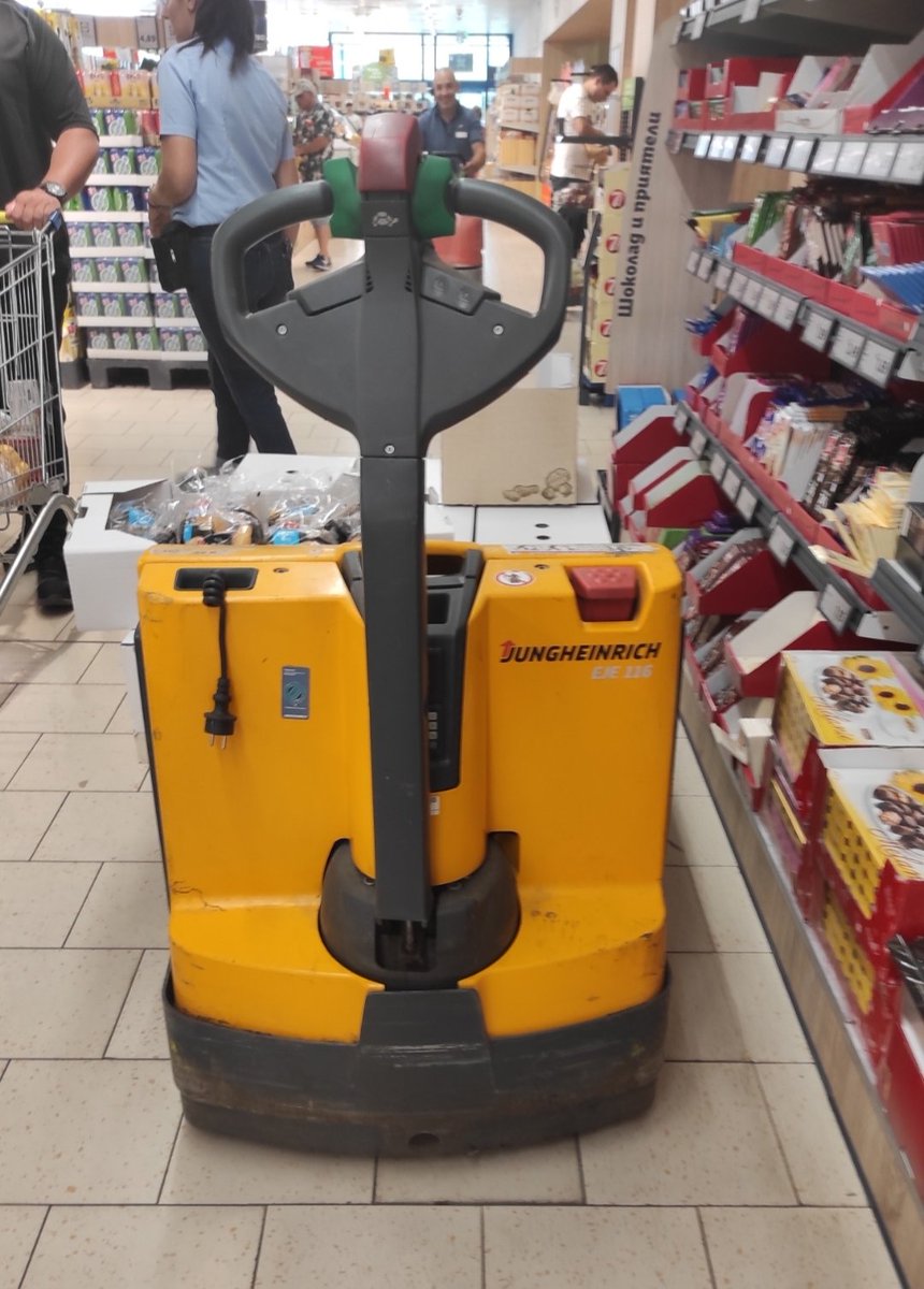 Market Çalışanlarına Köle Muamelesi. Türkiye İşçiler için en kötü İş-Yaşam Dengesi olan Ülkeler içinde Önlerde (Photos 2 and 3 TK Market ve A.101 Market, Turkey; Photo 4 Lidl Market, Ruse, Bulgaria (Work-Life Balance in TR is one of the Worst among OECD countries)