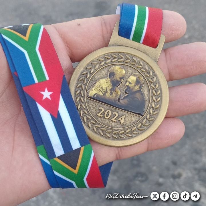 Hoy en el #DíaDelAmigo se efectuó una carrera por Mandela y Fidel por la Paz Mundial como digno homenaje a la vida y el legado histórico de ambos líderes, que fueron amigos. 

La familia #DeZurdaTeam tuvo el honor de tener a nuestro <a href="/ManoloRGomez/">Manolo R. Gómez</a> en esta carrera.

Bravo Campeón‼️