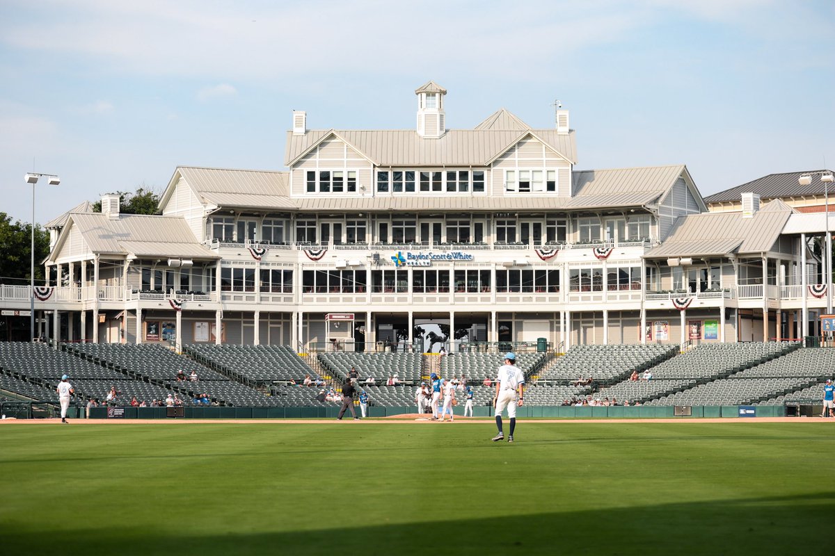 BUSShowcase's tweet photo. The tourney you’re playing in this weekend doesn’t have fields like this… https://t.co/qSuJPfTist