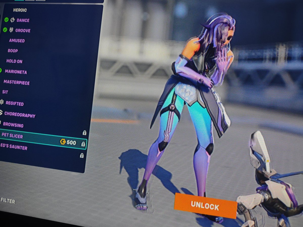 SuperNerdDaniel's tweet photo. OH FUCK OFF, THE PET SLICER EMOTE IS BACK IN THE SHOP AND I'M 60 COINS SHORT, ARE YOU ***JOKING*** ๐ญ๐ญ๐ญ #Overwatch #OW2 #Sombra #SombraMain https://t.co/fUYKGfiwUQ