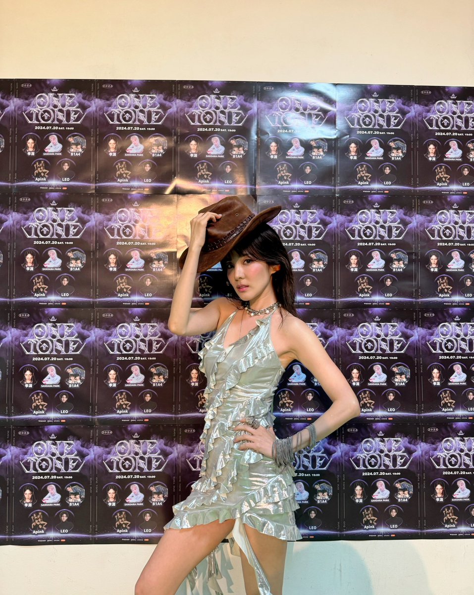 krungy21's tweet photo. Thank you Taipei 🔥🔥🔥 
Had so much fun tonight~!!! 🎤 
Thank you Daralings&amp;Blackjacks 🧡 
I missed Blackjack Taiwan sooooo much!!! ♠️♥️
#OneToneConcert #Taipei #Taiwan https://t.co/qRUSyPMPWM