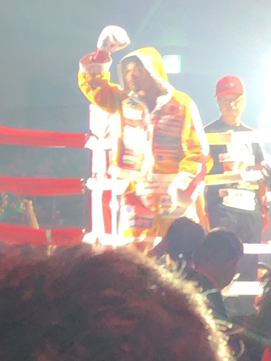 shyutoo's tweet photo. 久しぶりにリングサイドでボクシング🥊
流石、世界チャンピオンの中谷くん強すぎる！
1ラウンド、ボディ1発でKO勝ち🏆 https://t.co/ZsP0iRXuun