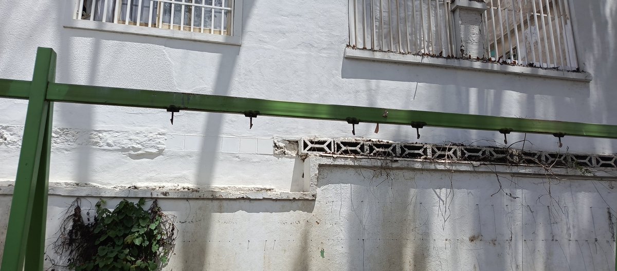 Claupc81's tweet photo. Alcalde @darwingonzalezp dele un cariñito al pueblo de Baruta y sus zonas de esparcimiento para niños, terrible cómo está el parquecito que no tendrá ni dos años de inaugurado. Todo no puede ser para Santa Paula o Las Mercedes #Baruta #DarwinGonzalez #PuebloDeBaruta https://t.co/2RwFW1Dq1P