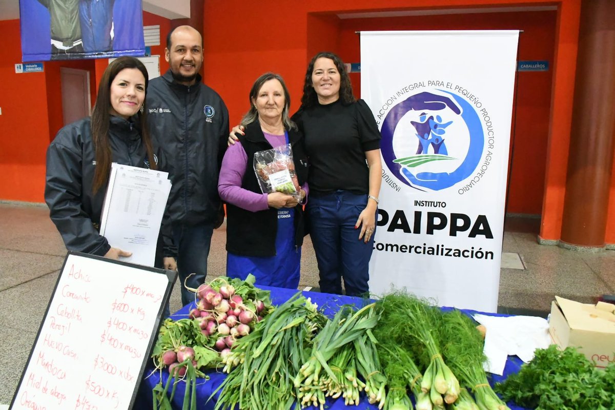 AgenforNoticias's tweet photo. ➡️ El PAIPPA entregó semillas a productores que participan de las ferias.
🌐 Nota completa: https://t.co/HNhWQmLjbJ
#Agenfor #PAIPPA #Formosa https://t.co/q7AcXHXcZq