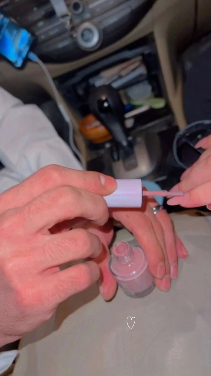 بنظرك عادي الرجال يسويها 
 لــ :  زوجته او اخته🎀؟