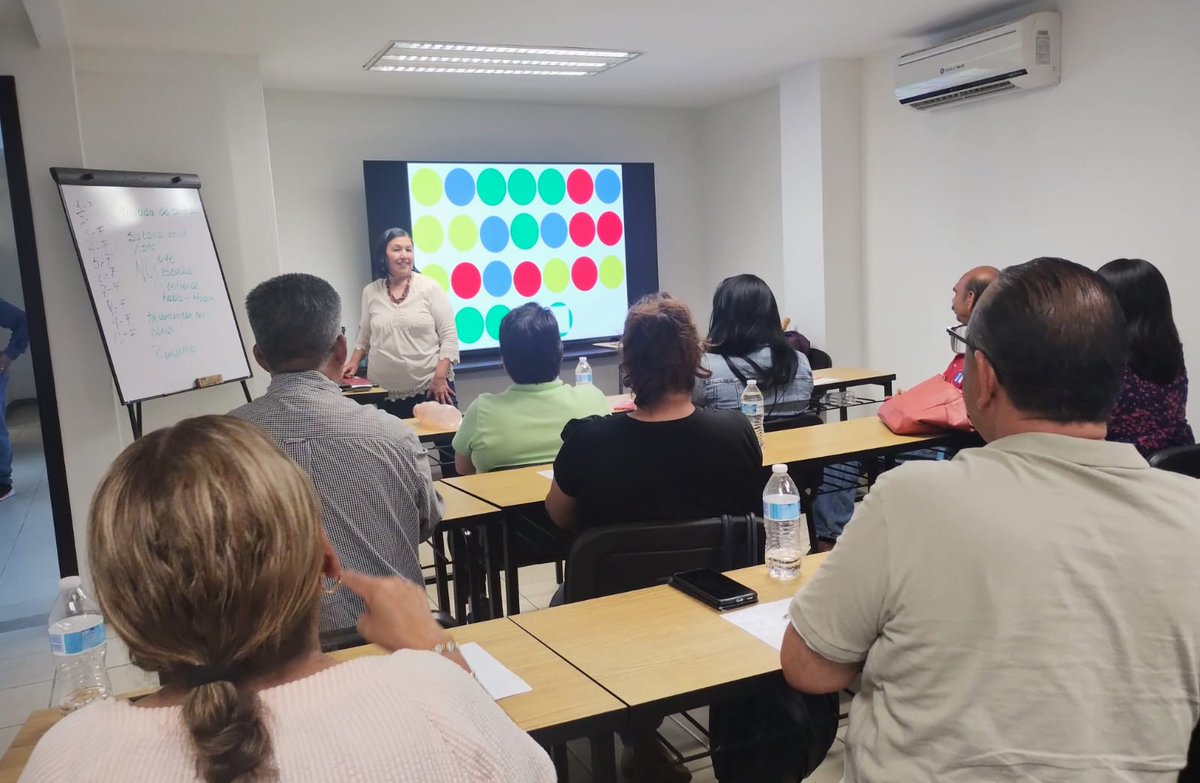 CUTHFROC's tweet photo. Hoy el Equipo Docente de nuestro Centro Universitario, se capacitó en  "Lenguaje de Señas Mexicanas". https://t.co/YQ5Hdsp5Ys