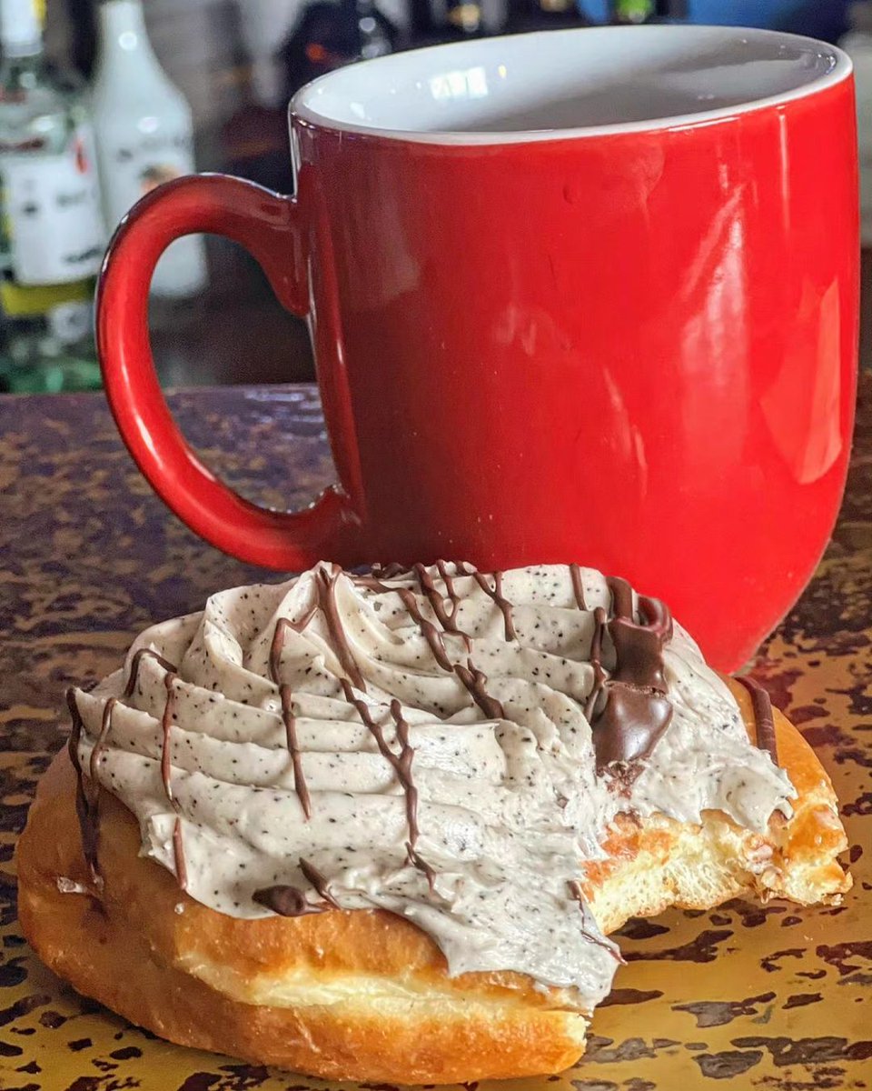 HanischBakery's tweet photo. How did you start your Saturday? Coffee with a side of Espresso Donut! One of the Best Donuts @HanischBakery Donnie Sabby over at Sabes Loft Started With a Freshly Ground Espresso blended into our Made From Scratch Buttercream. This Donut will get you up #mnbestdonuts #mnbest https://t.co/B0Rt51jM9G